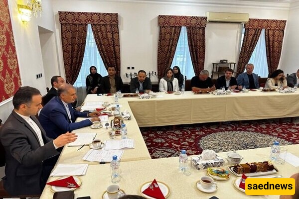 جلالی یلتقی مع رؤساء تحریر وسائل الإعلام الروسیه والصحفیین الإیرانیین فی موسکو