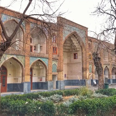 جوهره صفویه قرب حرم الإمام الرضا.. لماذا تستحق مدرسه عباسقلی خان الزیاره؟