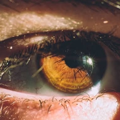 عیناک أیضًا قد تُصابان بحروق الشمس.. إلیک العلامات التی یجب الانتباه إلیها