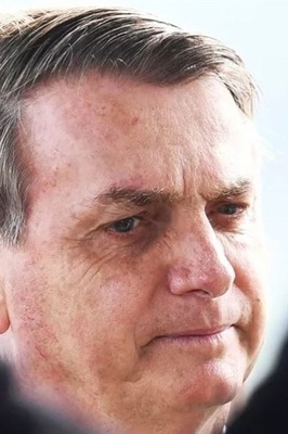 "الشرطه تحتجز الرئیس البرازیلی السابق بولسونارو، وفق تأکید محامیه"