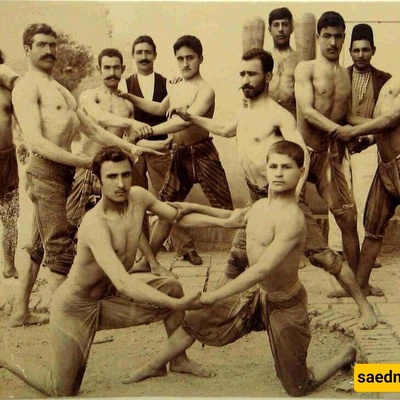 من المنشدین الجوالین إلى مُربی الحمام: صور من الحیاه الیومیه فی العصر القاجاری