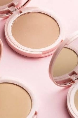 ما الفرق بین بودره الوجه ومکیاج البانکیک؟ دلیل احترافی لاختیار المنتج المناسب
