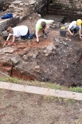 أندر ألوان العالم القدیم تُکتشف فی حمام رومانی—أغلى من الذهب