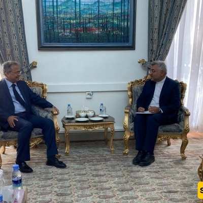 أمین عام منظمه "إیکو" یتباحث مع نائب الخارجیه الایرانیه للشؤون الاقتصادیه