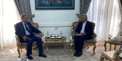 أمین عام منظمه "إیکو" یتباحث مع نائب الخارجیه الایرانیه للشؤون الاقتصادیه