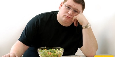 هل کنت تعلم أن الاکتئاب قد یؤدی إلى زیاده الوزن؟ الرابط المدهش بین المزاج ووزن الجسم