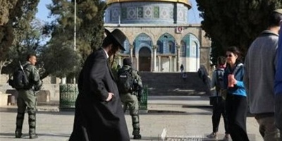 مستوطنون یقتحمون المسجد الأقصى المبارک بحمایه قوات الاحتلال