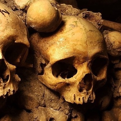 حادثه نادره: اکتشاف جثث مبتسمه فی بیرو (صور)