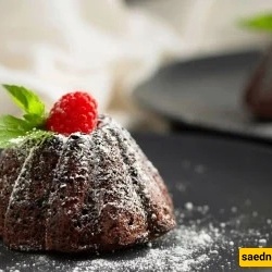 طبق حلوى بسیط وأنیق بدون خبز بالبسکویت والموز والشوکولاته