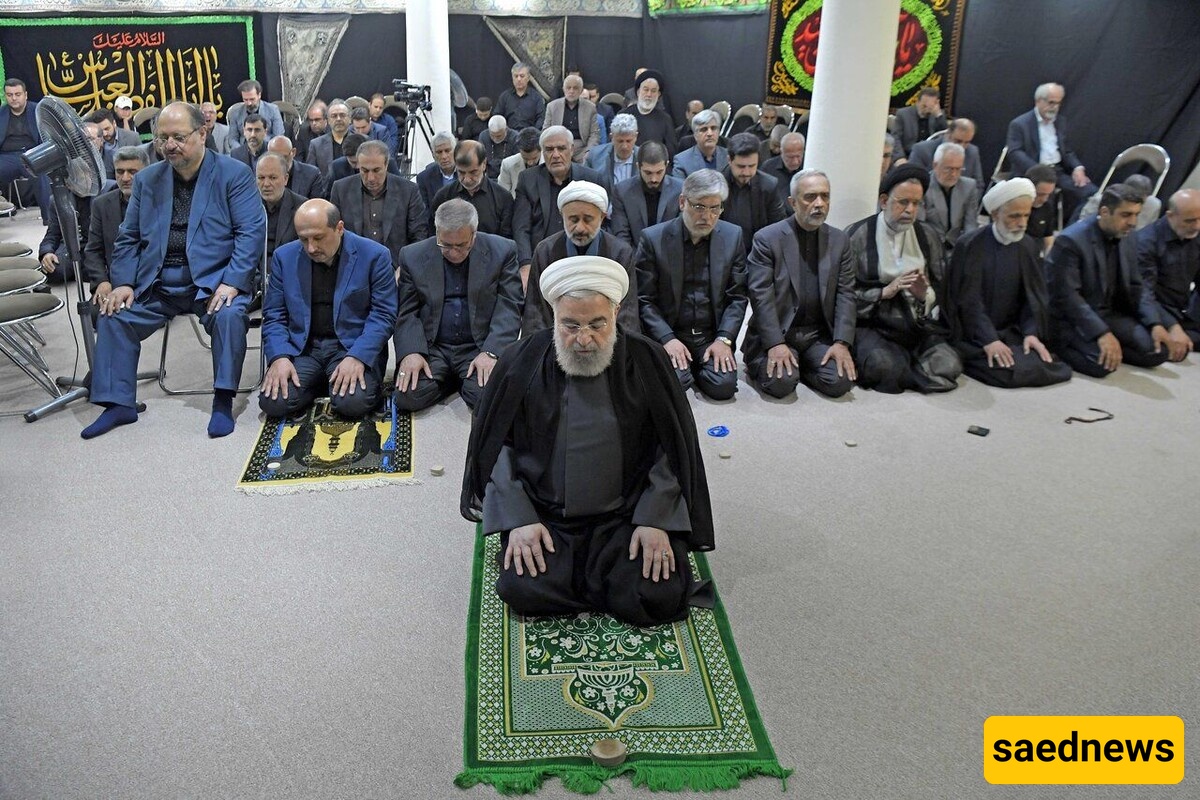 رقص و عزف الدف أثناء أداء الصلاه لحسن روحانی؛ أثناء إقامه صلاه المغرب والعشاء، حضروا وبدأوا بالعزف والرقص أمامنا!