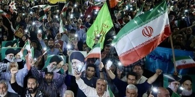 الشعب الإیرانی یطالب بأشد العقوبات للخونه