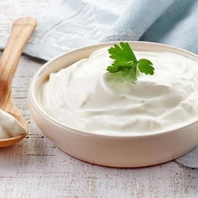 ما هی القشده الحامضه، وما الفرق بینها وبین القشده العادیه؟