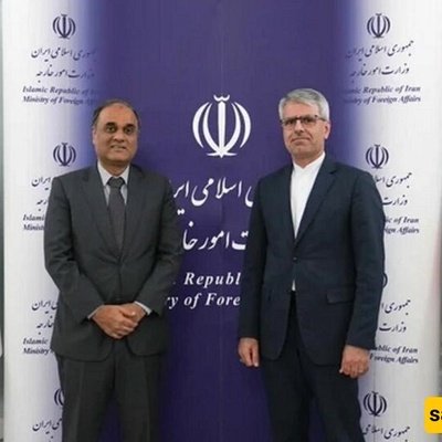 مسؤول فی وزاره الخارجیه یجری مباحثات مع المبعوث الباکستانی