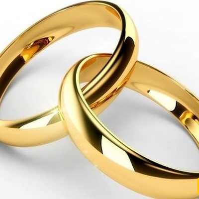 زواجٌ مثیرٌ للجدل لرجلٍ یبلغ من العمر 35 عامًا من امرأهٍ مسنّه یتحول إلى قصهٍ إخباریهٍ مثیرهٍ للضجه
