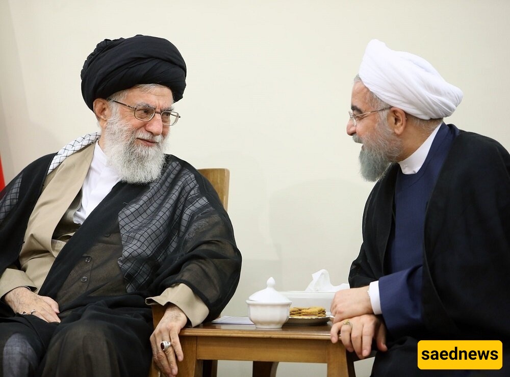 المرشد الأعلى الإیرانی یمنح حسن روحانی وسامًا عسکریًا لدوره فی مقر دعم الحرب + صوره