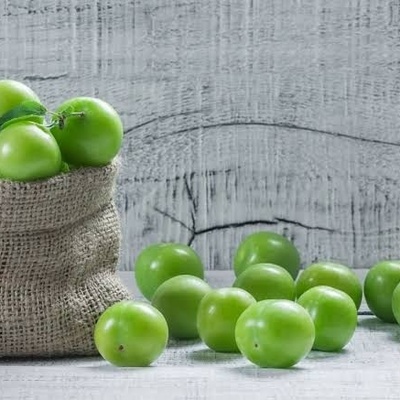 البرقوق الأخضر: السعرات الحراریه، والقیمه الغذائیه، والفوائد الصحیه المذهله