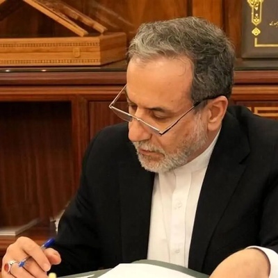 وزیر الخارجیه الإیرانی یتوجه إلى جده لحضور اجتماع طارئ لمنظمه التعاون الإسلامی حول غزه