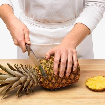 طریقه تقشیر الأناناس بسهوله: دلیل بسیط خطوه بخطوه