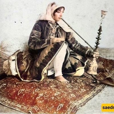 من خلال عدسه التاریخ: 6 صور مدهشه من الحریم الملکی فی العصر القاجاری، من بینها «البطه القبیحه» لدى ناصر الدین شاه، وأزیاء مستوحاه من الصین، وتجمّع بطابع أبیض