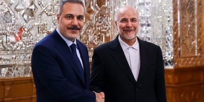 وزیر الخارجیه الترکی یلتقی رئیس البرلمان الإیرانی فی طهران