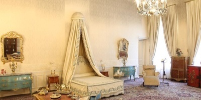 غرف النوم الملکیه وقاعات الاستقبال الفاخره: التکالیف الباهظه لأسلوب حیاه الشاه والملکه