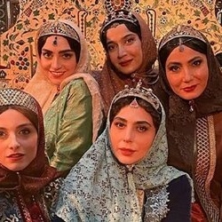 نظره على الأزیاء المذهله لمفضلات وزوجات شاه القاجار: ماذا کانت ترتدی النساء فی عصر القاجار؟ +صور