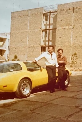 رحله عبر ذکریات الماضی مع أندر السیارات الکلاسیکیه منذ 60 عاماً — تعرف على ملک عشاق السیارات فی إیران الذی تصل قیمه مجموعته الیوم إلى الملیارات