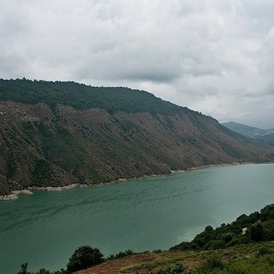 سد شهید رجائی فی ساری: الجوهره الخفیه لعشاق الطبیعه والمغامره فی إیران
