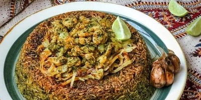 وصفه أنیقه لتحضیر ته‌تشین الأرز بالأعشاب مع الدجاج أو السمک