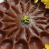 طریقه إعداد الحَلْوَى التقلیدیه من دقیق القمح للیله الرغائب — نفس الحَلْوَى التی کانت تصنعها الجدات، والتی کان عبیرها یصل إلى سبعه شوارع بعیدًا