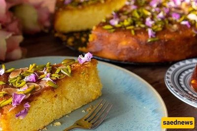 کیک الزبادی بالزعفران بمکونات بسیطه: وجبه خفیفه مثالیه لوقت الشای وتتناغم بشکل رائع مع الشای