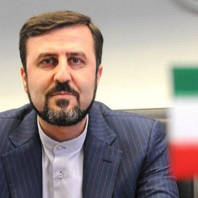 نائب وزیر الخارجیه الإیرانی یجری مباحثات هاتفیه مع نظیره الصینی