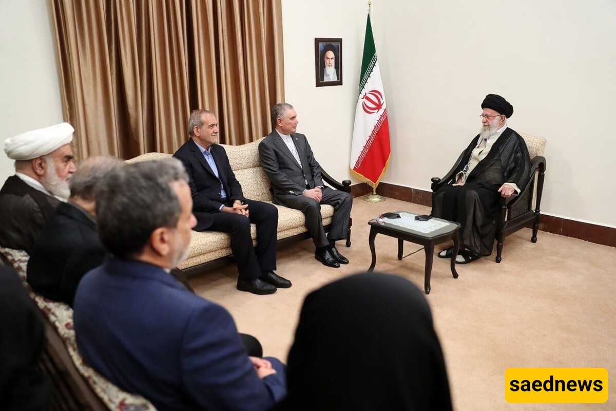 بزشکیان مع الخامنئی