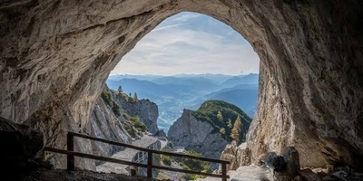 کهف إیسریزنفلت الجلیدی / أعجوبه النمسا الطبیعیه