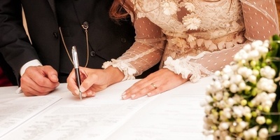 زواج إمام مسجد من امرأه تبیّن لاحقًا أنها رجل