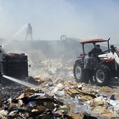 السیطره على حریق هائل فی مستودع للکرتون فی شیراز