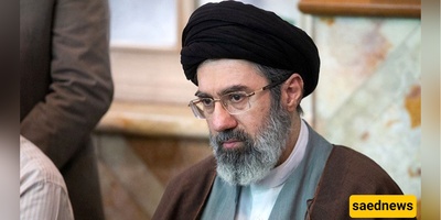 حجه الإسلام مجتبى خامنئی النجل الثانی لقائد الثوره یحضر تشییع جثمان الشهداء + فیدیو