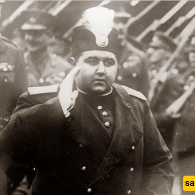 رحله إلى العصر القاجاری: أحمد شاه فی أوروبا بمظله أنیقه عصریه