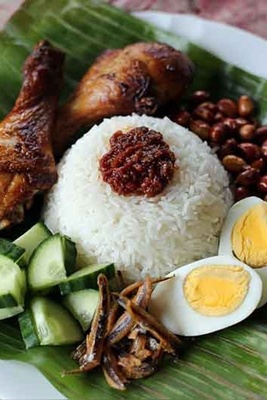 تنوع المأکولات فی مالیزیا: رحله عبر النکهات