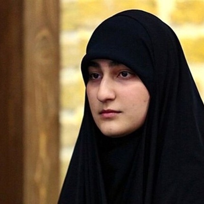 صور لزینب سلیمانی ابنه القائد سلیمانی الصغیره إلى جانب الفنانین والمذیعین: مژده لواسانی، أنسیه شاه حسینی، جعفر دهقان وغیرهم + صور