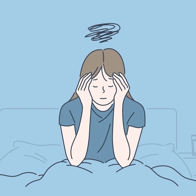 لماذا تستیقظ متعبًا رغم نومک لساعات؟ العلم یکشف الأسباب