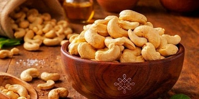فوائد الکاجو للرجال والنساء: السعرات الحراریه، الطبیعه، الآثار الجانبیه، والکمیه الموصى بها