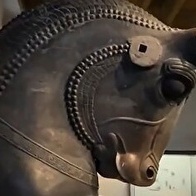 تمثال "رأس الثور" فی برسیبولیس معروض فی متحف جامعه شیکاغو: أحد أروع رموز العماره والفن الأخمینی + فیدیو