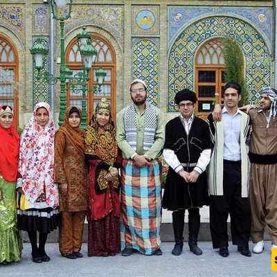 الملابس التقلیدیه: استکشاف الأزیاء التقلیدیه للمجموعات العرقیه فی إیران