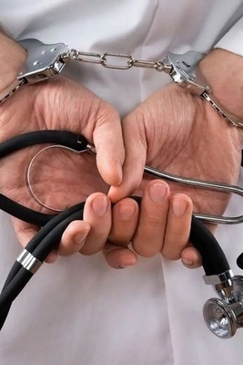 هل تم اعتقال 17 طبیبًا بسبب مساعدتهم للناس خلال الاحتجاجات؟