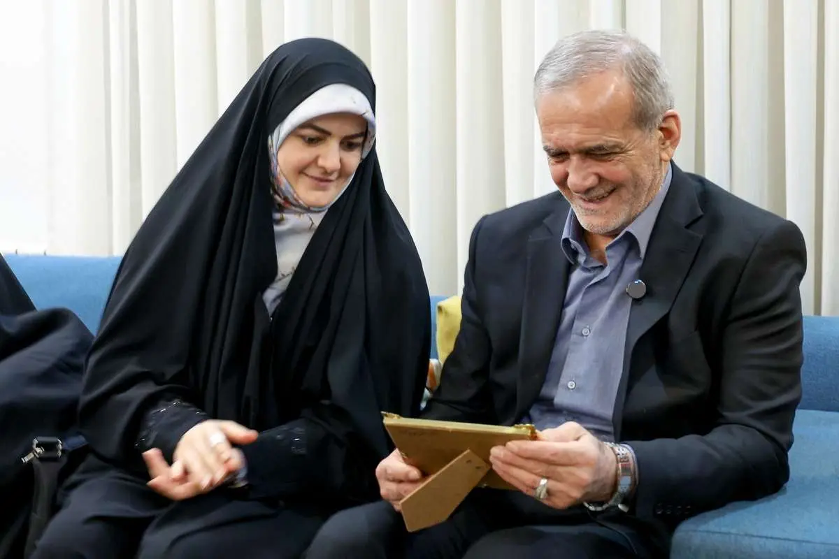 «ابنتی کانت مستعده للتضحیه بحیاتها من أجلی أیام الحرب... لکنها الیوم تفعل العکس» – روایه مؤثره من مسعود پزشکیان عن مرافقه ابنته له فی زمن الحرب