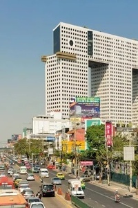 نظره جدیده على برج الفیل فی بانکوک: مکان یلتقی فیه العبقریه والإبداع والغرابه!