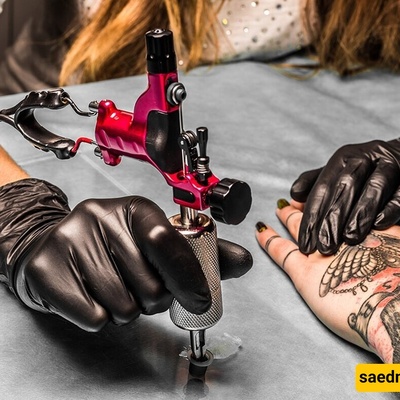 أب یوشم اسم ابنته 667 مره: صوره غریبه والسبب وراء ذلک