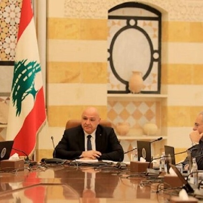 وزراء حزب الله وامل ینسحبون من اجتماع الحکومه اللبنانیه