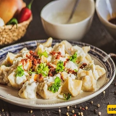 وصفه المانتی الترکیه: زلابیه صغیره الحجم ولذیذه مع صلصه الزبادی والفلفل الحار